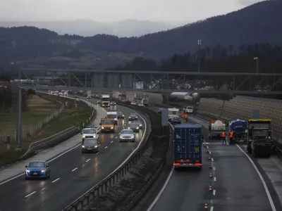 - 02.03.2024 – Primorska avtocesta odsek Brezovica - Vrhnika - zastoj - gneča zaradi obnovitvenih del//FOTO: Luka Cjuha