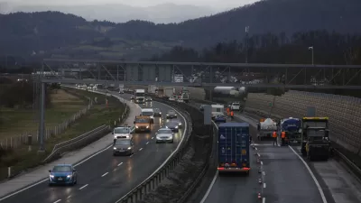 - 02.03.2024 – Primorska avtocesta odsek Brezovica - Vrhnika - zastoj - gneča zaradi obnovitvenih del//FOTO: Luka Cjuha
