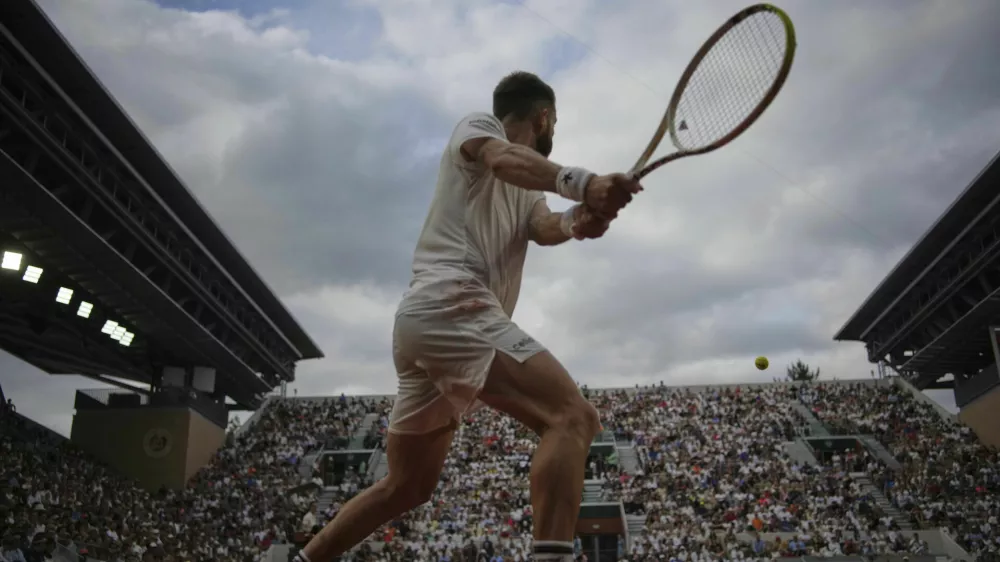 France's Corentin Moutet returns the ball to Serbia's Novak Djokovic during their second round match of the French Tennis Open, at the Roland-Garros stadium, in Paris, Thursday, May 29, 2025. (AP Photo/Christophe Ena)