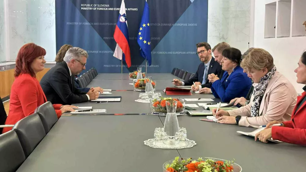 Manuela Khom, namestnica štajerskega deželnega glavarja, Marko Štucin, državni sekretar na MZEZ