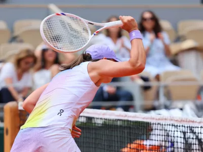 Tennis - French Open - Roland Garros, Paris, France - June 1, 2025 Poland's Iga Swiatek reacts during her fourth round match against Kazakhstan's Elena Rybakina REUTERS/Denis Balibouse