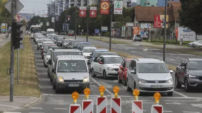 ﻿- prometni zastoj --- 15.09.2021 – prenova Celovška cesta v Ljubljani - obnova 4.3 kilometra vozišča od priključka Šentvid do priključka na severno obvoznico/FOTO: Jaka Gasar