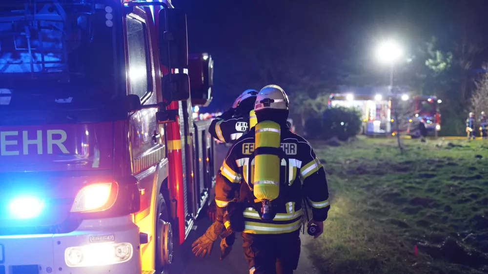 Firefighter with breathing apparatus at the scene