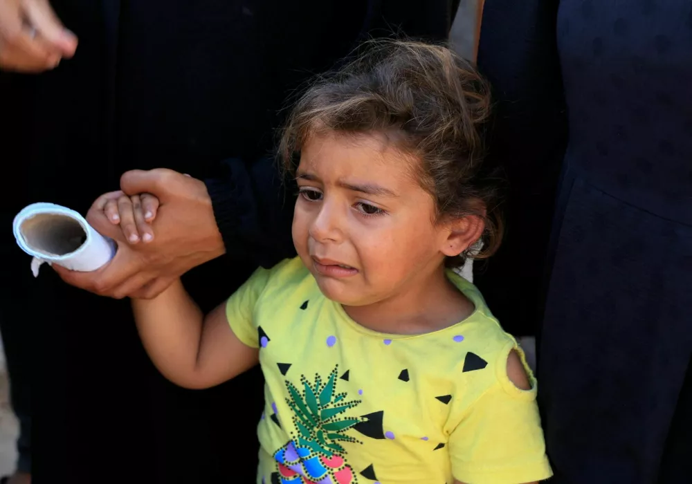 A girl reacts during the funeral of Palestinians killed in Israeli strikes, at Nasser hospital, in Khan Younis, southern Gaza Strip, May 25, 2025. REUTERS/Hatem Khaled