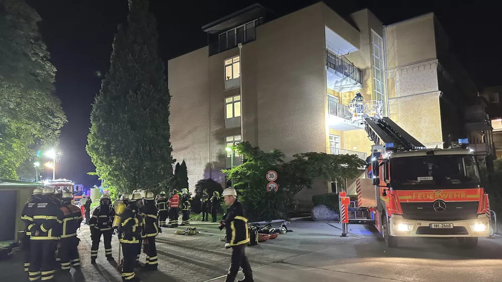 Firefighters with breathing apparatus and a ladder truck work at the Marienkrankenhaus hospital in Hamburg's Hohenfelde district of Hamburg, Germany Sunday, June 1, 2025. (Steven Hutchings/dpa via AP)