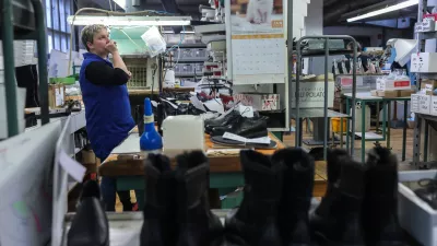 V razširitev proizvodnih zmogljivosti v BiH za 1100 kvadratnih metrov je Alpina vložila milijon evrov. Foto: Jaka Gasar 