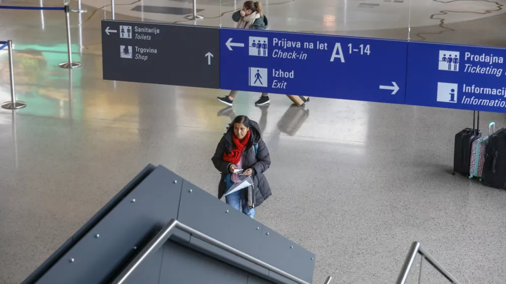 - potniški terminal - - 14.12.2022 - Letališče Jožeta Pučnika Brnik – Aerodrom Ljubljana – Fraport Slovenija //FOTO: Luka Cjuha