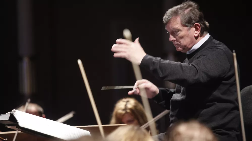 Uroš Lajovic, dirigent in umetniški vodja komornega orkestra Slovenicum; dirigent in revizor opere Črne maske Marija Kogoja//FOTO: Luka Cjuha