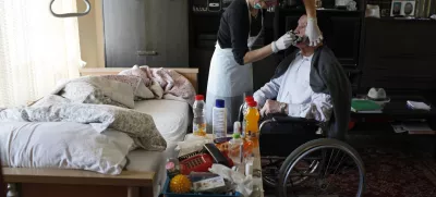 socialna oskrbovalka Ožbolt Zvezdana - socialna oskrba na domu - pomoč starejšim in bolnim - nega - starostniki //FOTO: Luka Cjuha