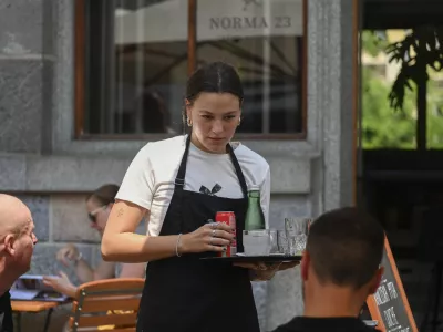 Turistični delavciDelo v vročiništudentsko delo10.07.2024 - Vročinski val v Ljubljani FOTO: Nik Erik Neubauer