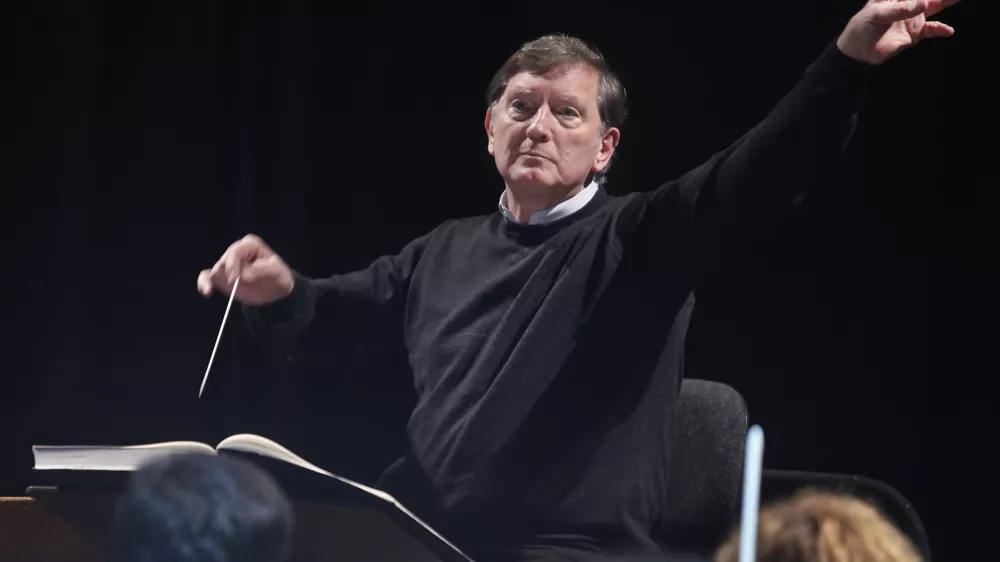 Uroš Lajovic, dirigent in umetniški vodja komornega orkestra Slovenicum; dirigent in revizor opere Črne maske Marija Kogoja//FOTO: Luka Cjuha