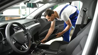 Notranjost avtomobila včasih bolj umazana kot stranišče