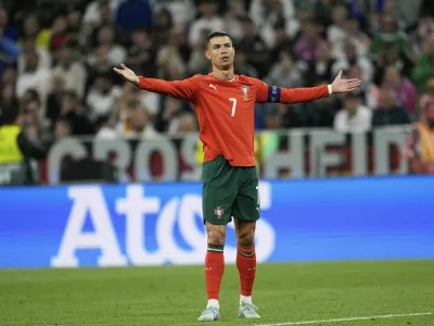 Cristiano Ronaldo je z 938 goli v članski konkurenci (800 v klubih, 138 za reprezentanco) najboljši strelec vseh časov, med drugim pa tudi edini nogometaš, ki je vsaj en gol dosegel na petih različnih svetovnih prvenstvih. Prihodnje leto bi ga lahko še na šestem. / Foto: Ap