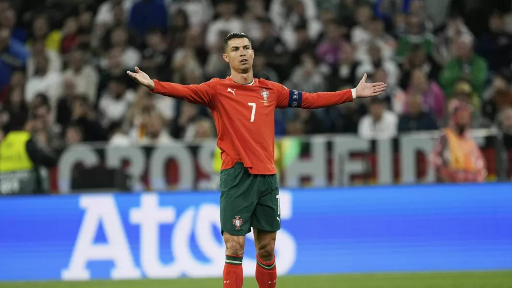 Cristiano Ronaldo je z 938 goli v članski konkurenci (800 v klubih, 138 za reprezentanco) najboljši strelec vseh časov, med drugim pa tudi edini nogometaš, ki je vsaj en gol dosegel na petih različnih svetovnih prvenstvih. Prihodnje leto bi ga lahko še na šestem. / Foto: Ap