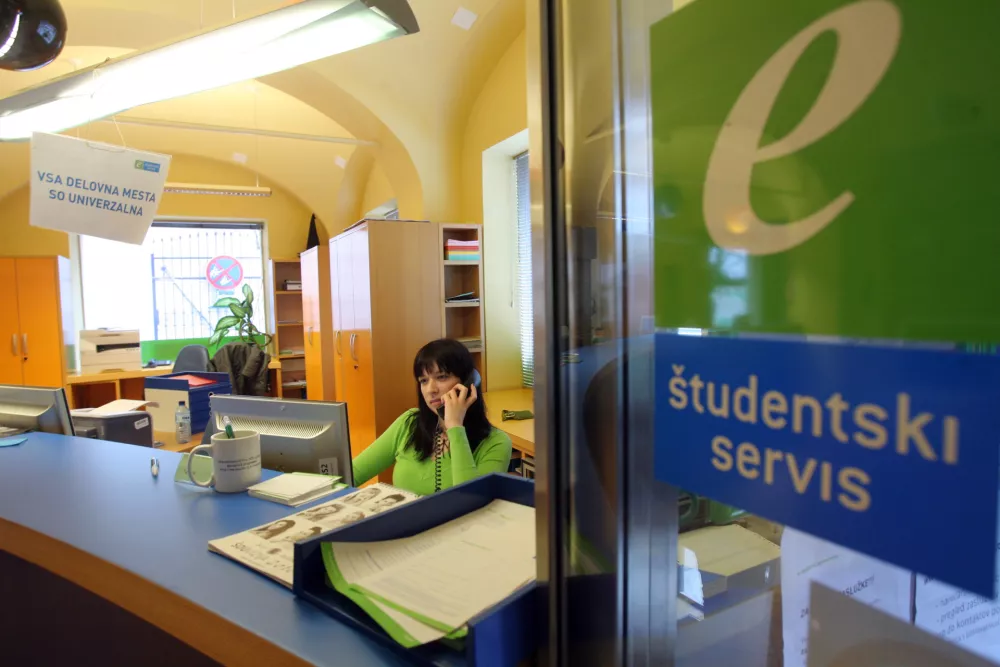 Študentski servis Borštnikov trg Ljubljana  ///FOTO: Luka Cjuha / Foto: Luka Cjuha