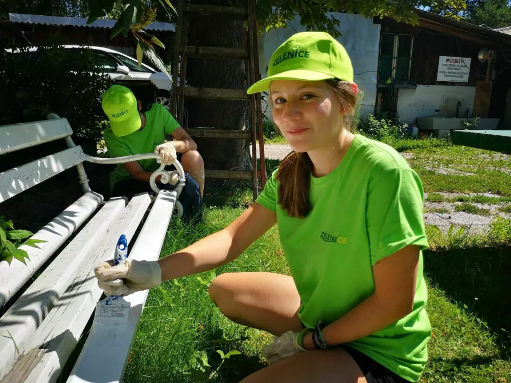 šTUDENTJE BARVAJO KLOPI V MESTU / Foto: Mojca Marot