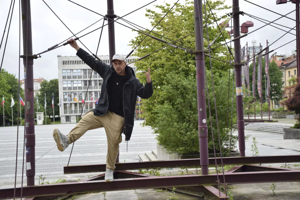 Boštjan Čukur, na populanem mestu za skejtanje - dejavnost s katero se je ukvarjal tudi sam23/5/25Foto: Voranc Kramberger / Foto: 