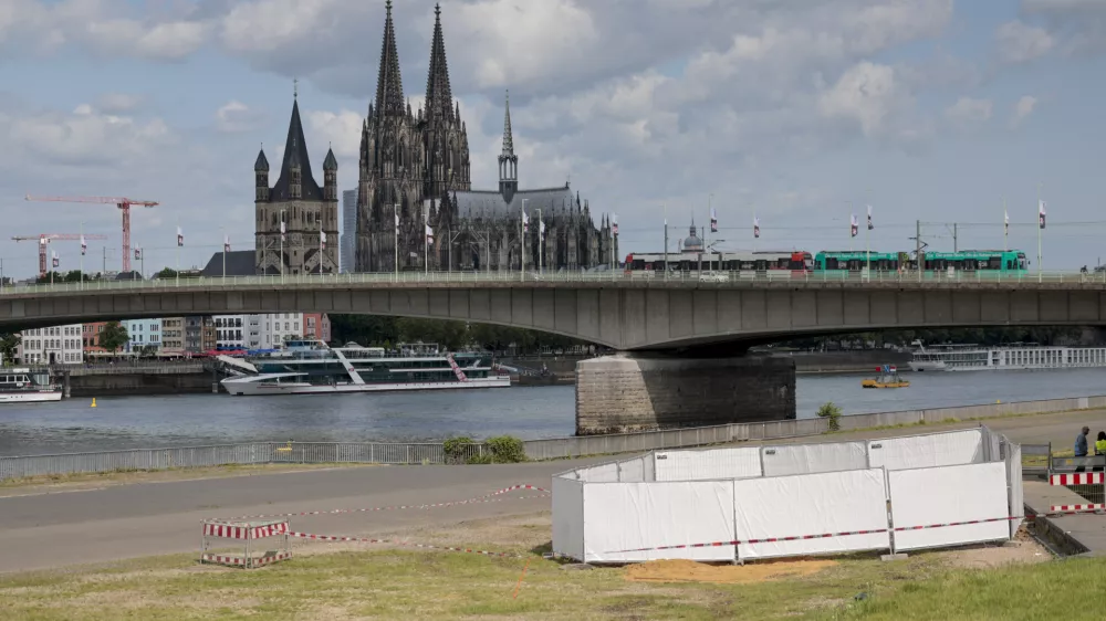 One of the three unexploded bombs from the Second World War is fenced off with screens as specialists prepare to defuse them in Cologne, Tuesday, June 3, 2025. (Thomas Banneyer/dpa via AP)