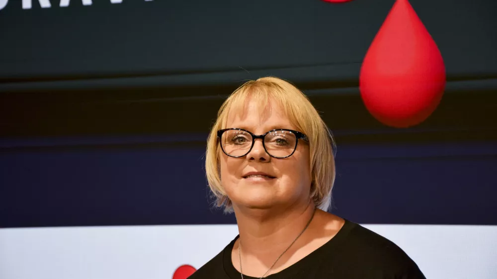 Alenka Rak, članica društva: Bodite dobri, bodite hvaležni. In ne želite drugim tistega, česar ne bi želeli sebi. Življenje te nauči, da zrasteš iz bolečine, čeprav velikokrat znova padeš. Ampak – greš naprej.