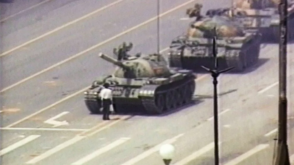 Tank Man, protestnik na trgu Nebeškega miru leta 1989 v Pekingu