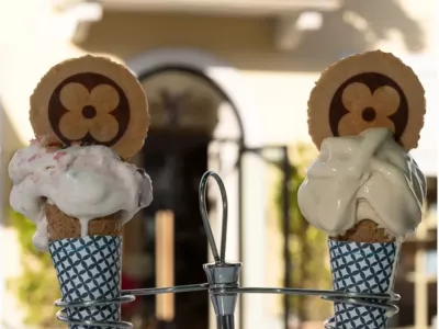 Kiosk s sladoledom Louis Vuitton je odprt vse poletje. F Press LV