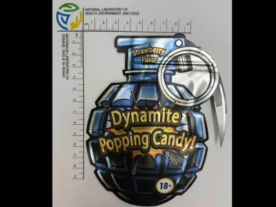 Dynamite Popping Candy - proizvod v obliki pokajočih kristalov z okusom jagode, ki vsebuje polsintetični kanabinoid