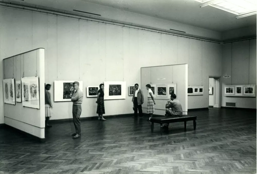 Postavitev I. mednarodne grafične razstave, Moderna galerija, Ljubljana F Moderna galerija, Ljubljanajpd
