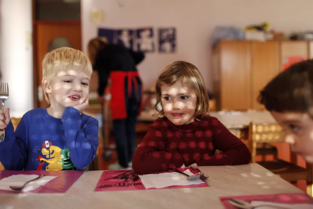 prehrana - kosilo - obrok - otrok- Vrtec Trnovo - zavod za predšolsko vzgojo - predšolski otroci -    //FOTO: Jaka Gasar