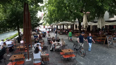 Od parkirišča do hostlov: Na Petkovškovem nabrežju kar 100 turističnih namestitev
