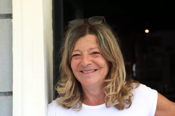 Od parkirišča do hostlov: Na Petkovškovem nabrežju kar 100 turističnih namestitev