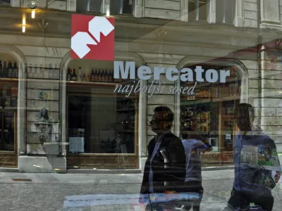 ﻿- ilustrativna fotografija 2013 - Mercator - Stritarjeva ulica - Galerija Kresija, stavba //FOTO: Bojan Velikonja