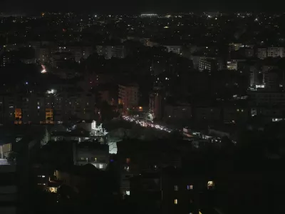Residents evacuate after Israeli warnings of an impending attack on Dahiyeh, a southern suburb of Beirut, Lebanon, Thursday, June 5, 2025. (AP Photo/Hassan Ammar)