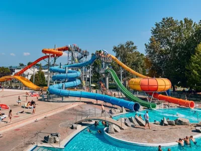 Vsi prijavljeni na dogodek prevzamejo kupon za malico in kopanje v zunanjih bazenih Term Čatež.