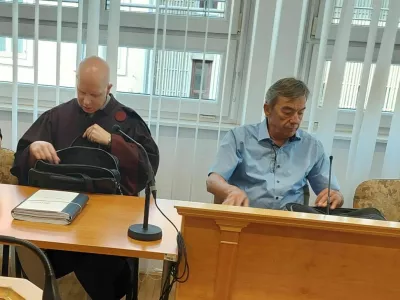 Radovanu Cinku in Damjani Šumlak tožilstvo očita tri nadaljevana kazniva dejanja poslovne goljufije. Foto: Mojca Marot