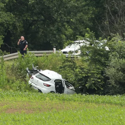 05.06.2025., Pojatno - U teskoj prometnoj nesreci na Staroj zagorskoj magistrali, izmedju Kupljenovog i Pojatnog poginule dvije osobe. U nesreci su sudjelovali kamion i osobno vozilo. Policija je stigla na mjesto dogadjaja i cesta je zatvorena za sav promet. Photo: Robert Anic/PIXSELL