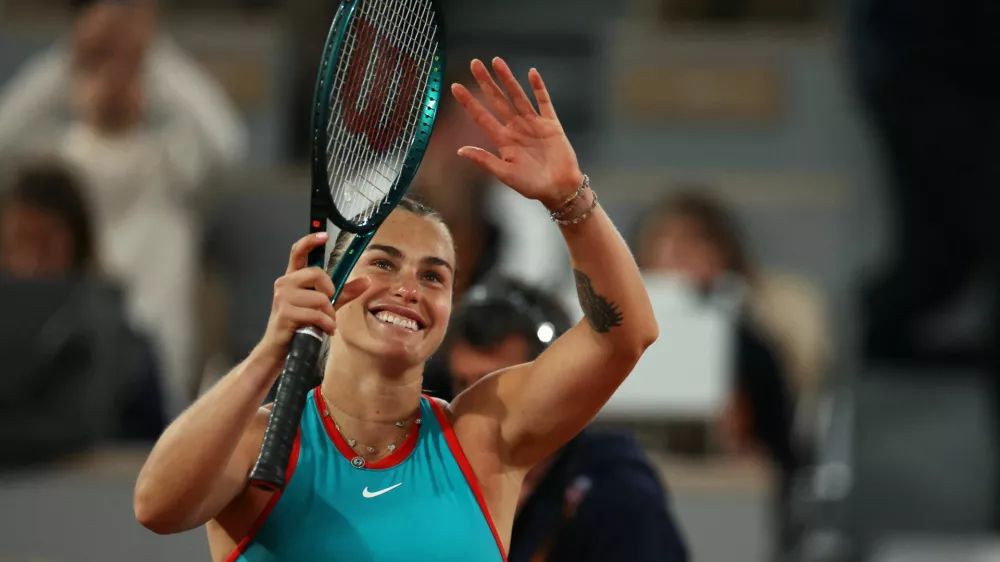 05 June 2025, France, Paris: Belarus' tennis player Aryna Sabalenka celebrates defeating Polish Iga Swiatek during their women's singles semi-final match of the French Open tennis tournament (Roland-Garros). Photo: Alain Jocard/AFP/dpa