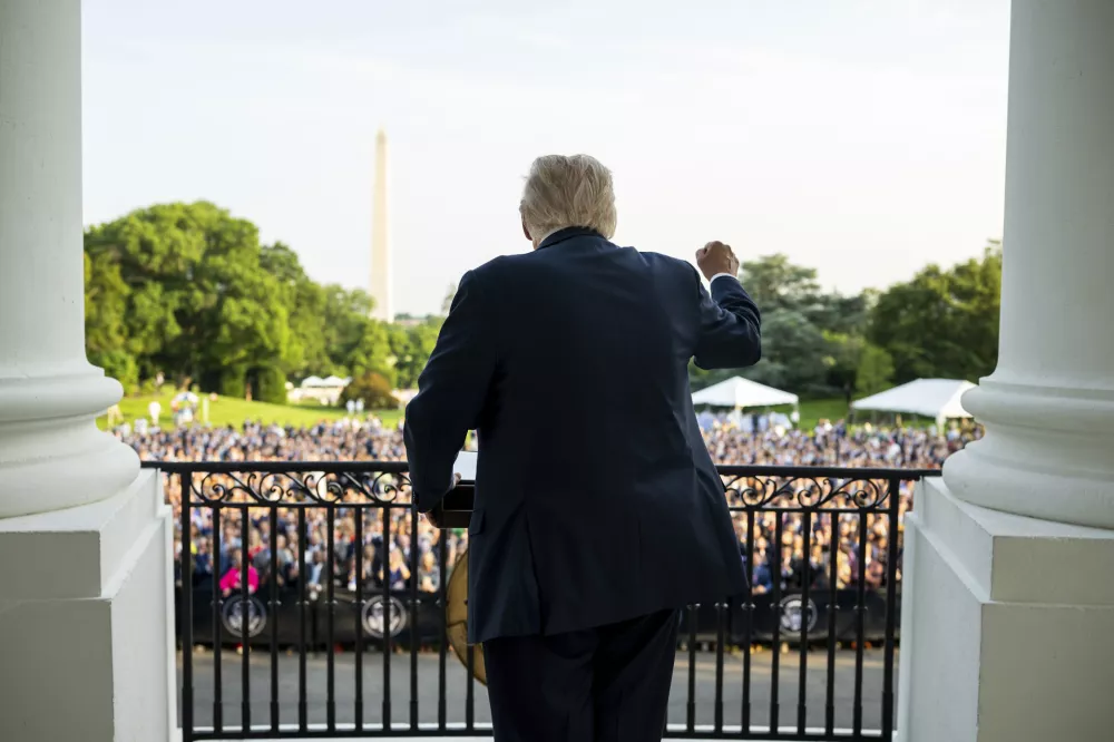 04 June 2025, US, Washington: U.S President Donald Trump, delivers remarks from the Truman balcony during the Summer Soiree event held on the South Lawn of the White House. Photo: Daniel Torok/White House/Planet Pix via ZUMA Press Wire/dpa / Foto: Daniel Torok/white House