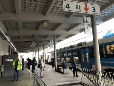 Prvotni načrt, da bi poleg glavne železniške postaje na Jesenicah uredili še dve postajališči, se je spremenil. Foto: Eva Branc