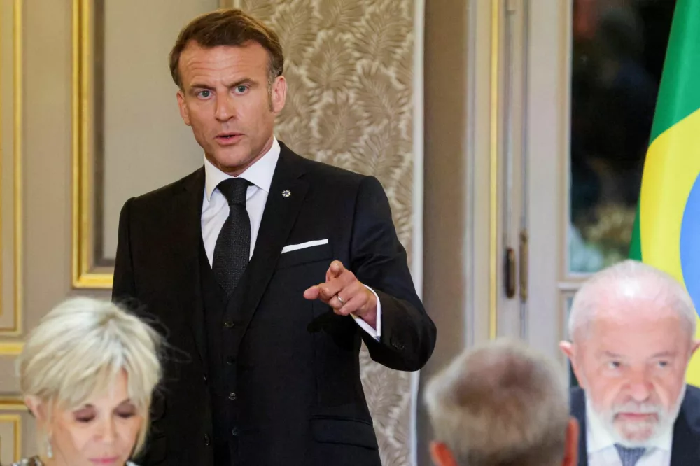 France's President Emmanuel Macron delivers a speech during a state dinner with Brazil's President Luiz Inacio Lula da Silva at The Elysee Presidential Palace in Paris, France June 5, 2025. LUDOVIC MARIN/Pool via REUTERS