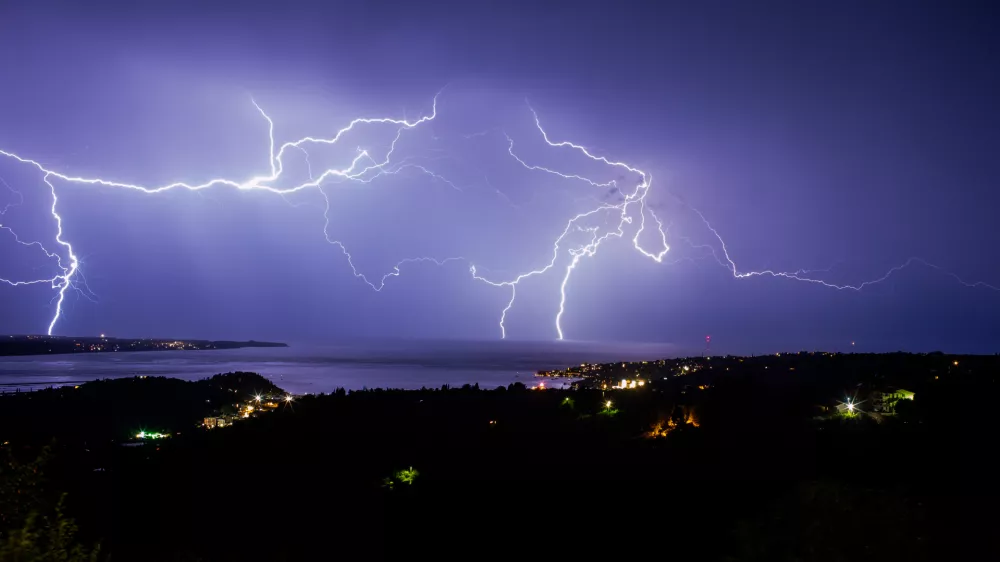 2019. Nevihta nad Piranskim zalivom.//FOTO: Bojan Velikonja