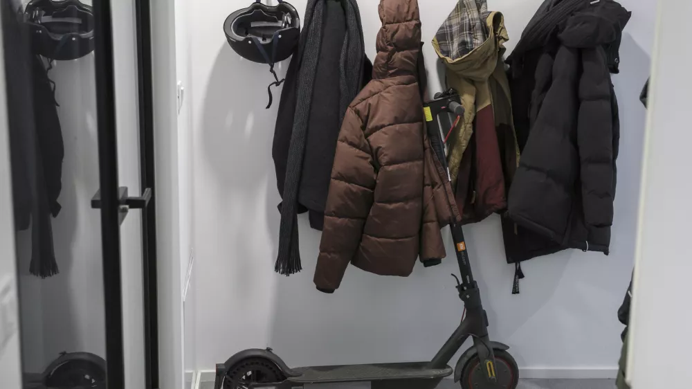 - električni skiro, e-skiro- 11.04.2023 - MP hub. Coworking, Trg komandanta Staneta 8 v Ljubljani //FOTO: Jaka Gasar