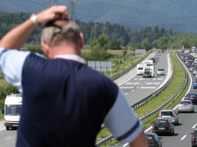 ﻿-Gorenjska avtocesta-Prometni zastoj, kolona, gneča//FOTO: Luka CjuhaOPOMBA: ZA OBJAVO V ČASOPISU DNEVNIK