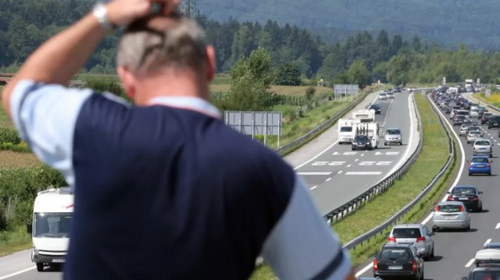 ﻿-Gorenjska avtocesta-Prometni zastoj, kolona, gneča//FOTO: Luka CjuhaOPOMBA: ZA OBJAVO V ČASOPISU DNEVNIK