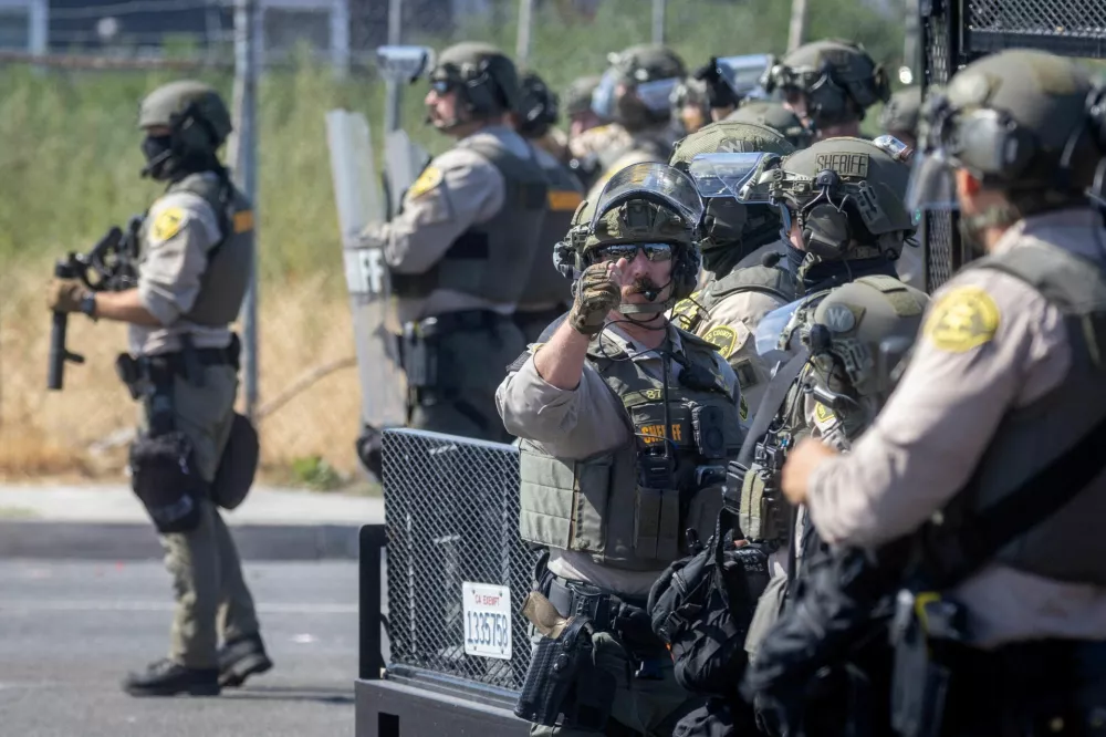 Los Angeles County Sheriff's deputies assemble during a standoff with protesters, following multiple detentions by Immigration and Customs Enforcement (ICE), in the Los Angeles County city of Compton, California, U.S., June 7, 2025.  REUTERS/Barbara Davidson REFILE - CORRECTING LOCATION FROM "PARAMOUNT" TO "COMPTON".