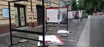 Vandali so uničili razstavo na Gallusovem nabrežju.