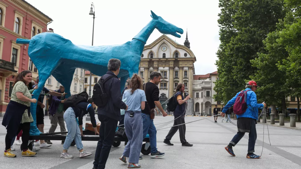 09.06.2025. Modri konj Marco Cavallo v Ljubljani. foto:Bojan Velikonja