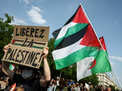 A man holds a placard reading "Free Palestine" during a demonstration, to protest after Israeli forces seize the British-flagged yacht, Madleen, which is operated by the pro-Palestinian Freedom Flotilla Coalition, was aiming to deliver a symbolic amount of aid to Gaza later on Monday and raise international awareness of the humanitarian crisis there, at the Place de la Republique in Paris, France June 9, 2025. REUTERS/Sarah Meyssonnier