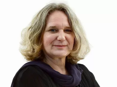 Mateja A Hrastar- Redakcija Dnevnik 2024 - portreti za komentarje in kolumne - kolumnisti - komentatorji – novinarji - portret //FOTO: Luka Cjuha