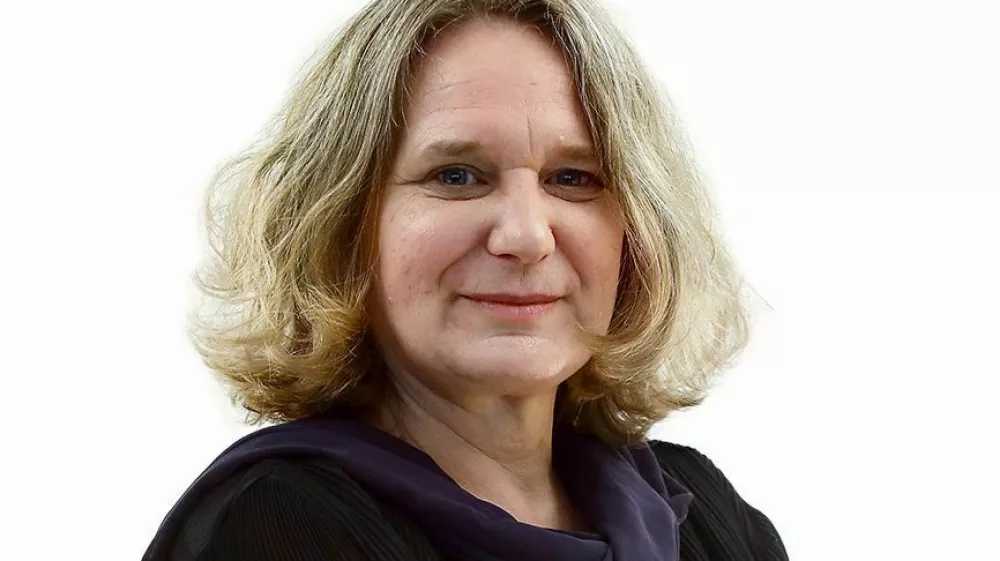 Mateja A Hrastar- Redakcija Dnevnik 2024 - portreti za komentarje in kolumne - kolumnisti - komentatorji – novinarji - portret //FOTO: Luka Cjuha