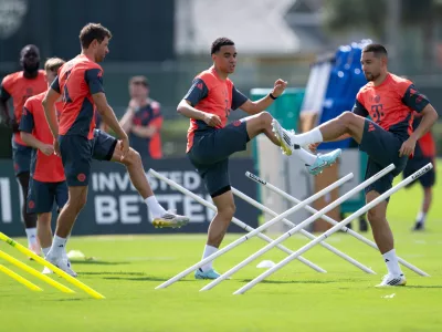 11 June 2025, US, Orlando: (L-R)Bayern MUNICH'S Thomas Mueller, Jamal Musiala and Raphael Guerreiro PARTICIPATE IN A TRAINING SESSION before the start of the Club World Cup group matches at the ESPN Sports Complex Photo: Sven Hoppe/dpa